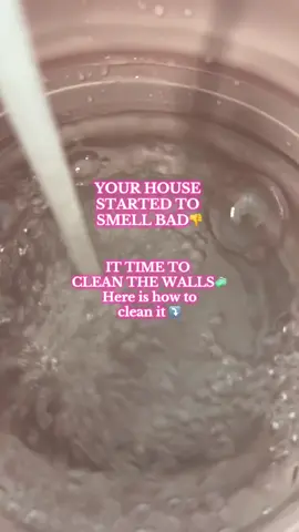 Your house started to smell bad👎 #CleanTok#cleaningroutine#howtoclean#cleanhome#wallcleaning 