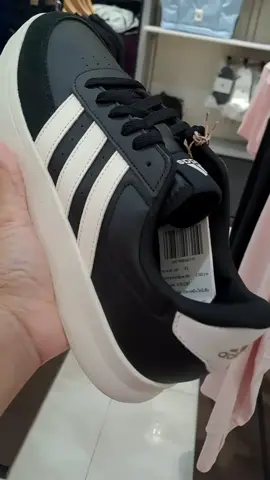 #เทรนด์วันนี้ #adidas #แบรนด์แท้💯 #รองเท้าลำลองadidas #แมทช์ง่ายไม่ตกเทรนด์ #เปิดค่าการมองเห็นtiktok 