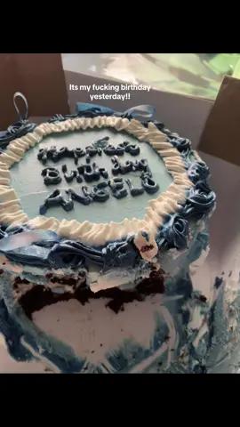 :)) #fyp #birthday #livephoto #viral #birthdaycake 