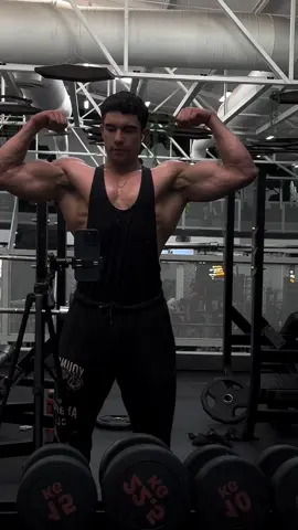 Ig: camacho.rdgz #gym #Fitness #fyp #fisico 