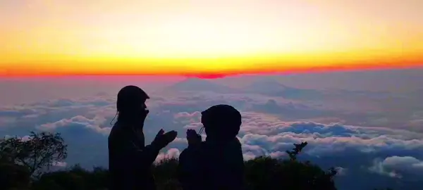 pov : se-IMAN, se -HOBI , se-FREKUENSI  Alhamdulillahilladzi bini'matihi tatimmush shalihat.. #pendakigunung  #mountaindate  #sumbingviagajahmungkur  #gunungsumbing  #couplegoals 