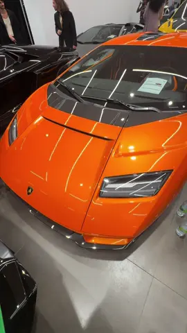 🚗💨 Cette Lamborghini, c’est l’équivalent de 2 SAAQcliqs… soit 3 499 000 $ de pur luxe sur roues ✨🔥 #Lamborghini #LuxuryLife #Montréal #DreamCar #MillionDollarRide