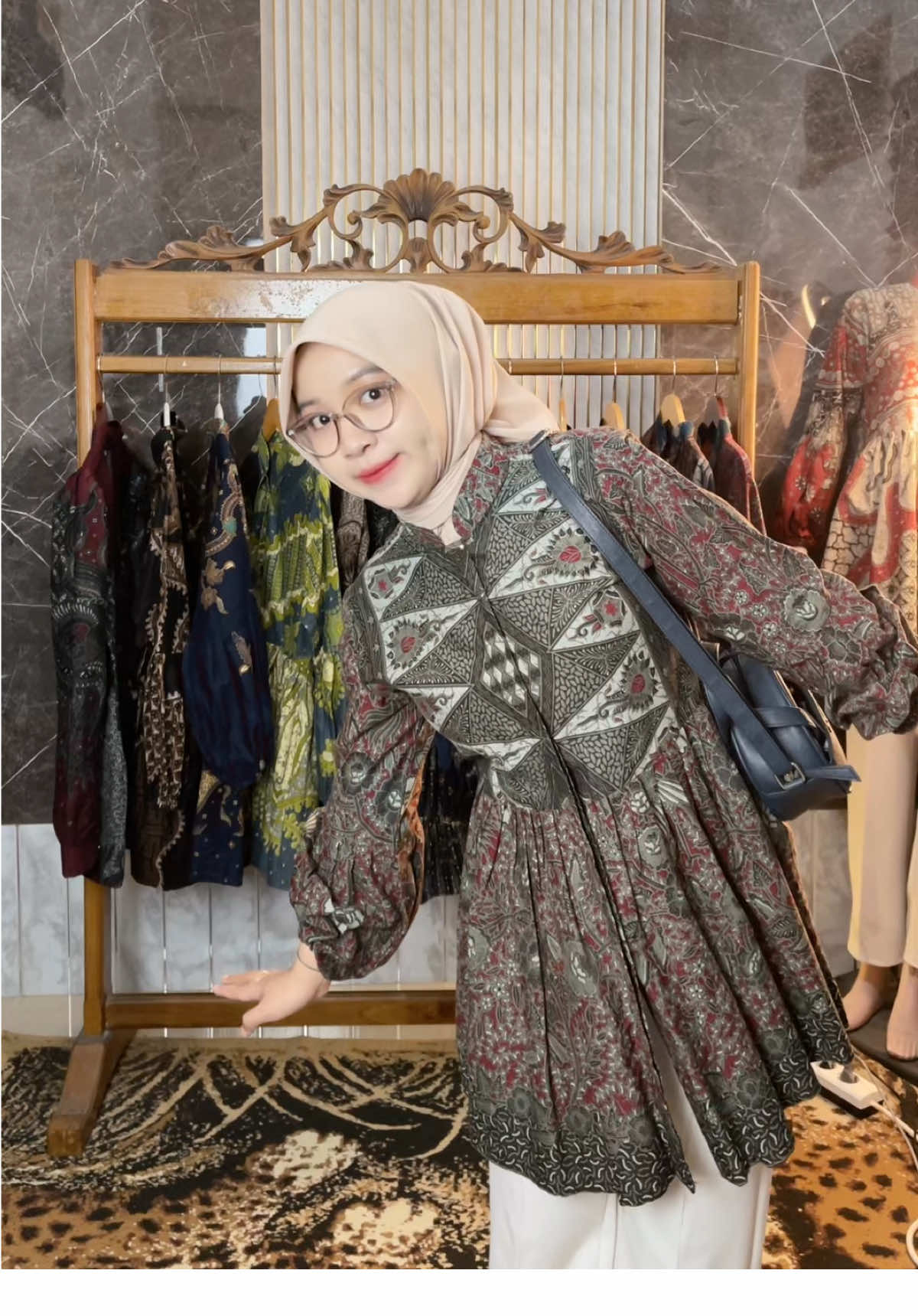 baju yg mimin pakai ada 2 warna yak 😍#promo #promoseruweekend #fypシ゚viral #batik #OOTD 