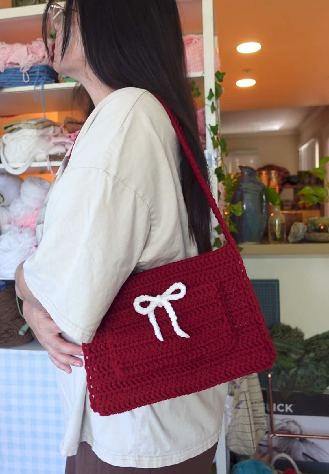 Crochet book sleeve bag in burgundy ♥️ hardcover size #crochet #booksleeve #bookish #crochetbag 