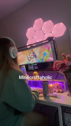 No matter what I somehow end up at my desk playing Minecraft until 3am😭 #Minecraft #gaming #minecraftbuilding #cozy #minecraftbuild 