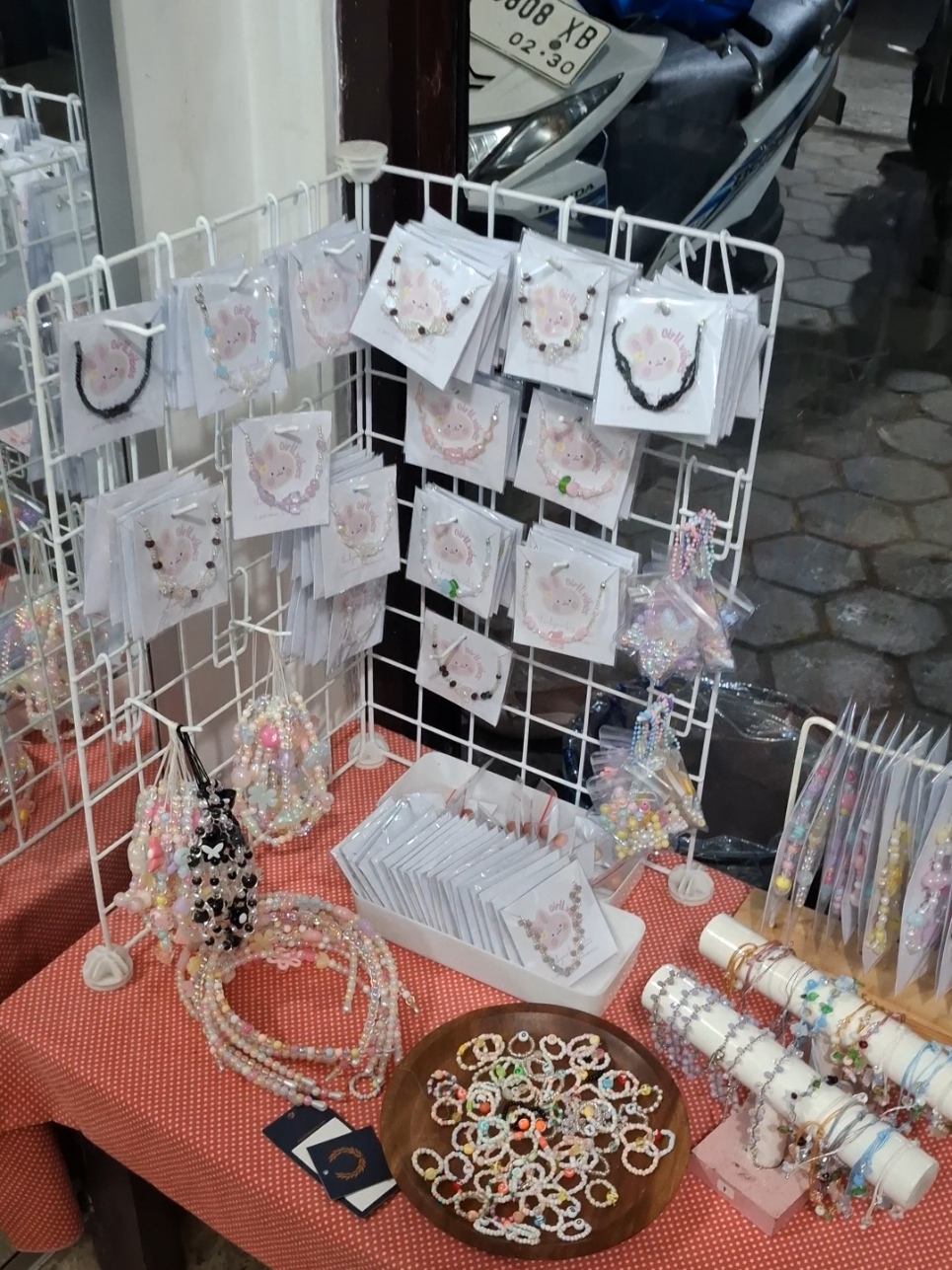 WARGA TEMANGGUNG DAN SEKITARNYA WAJIB DATENG  kini ada surganya wanita dengan menyediakan berbagaimacam koleksi fashion yang kekinian  harga? pasti murahh dong ... selalu banyak promo juga lohh  langsung aja mampir yuk @olvhijab__  di daerah Giyanti ya depan lapangan , sebelah Stylo bar Giyanti yaa☺️ #temanggung #surgawanita #ootdhijab #fashiontiktok #affiliatetiktok 