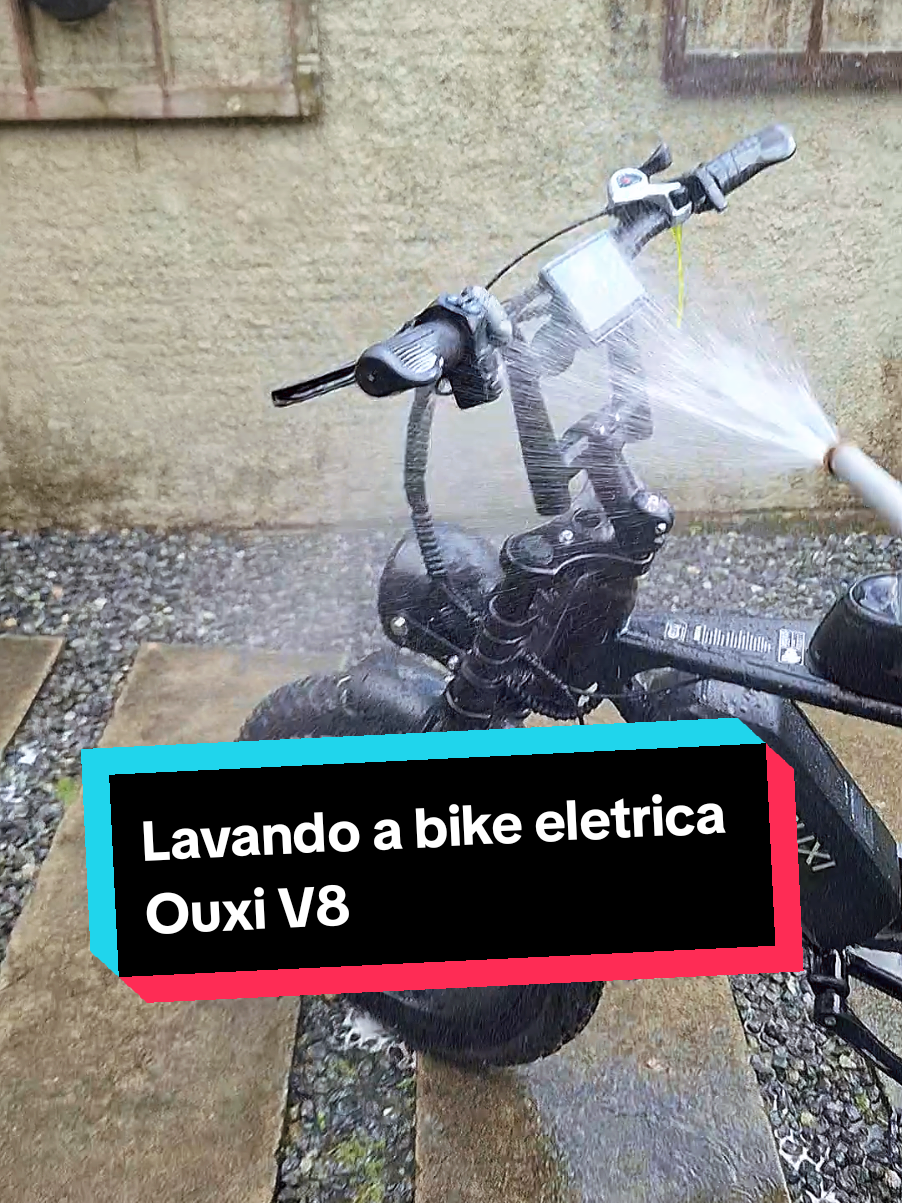 Lavando a bike eletrica Ouxi V8. #bikeeletrica #bicicleta #elétrica 