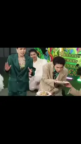 Phi Est Sudah Capek Capek Ngasih Harga 99 Bath Malah William Ngasih Harga Rendah 60 bath dan Juga Porsinya lebih banyak William dari pada Est. , Gimana Est Nggak Melengking Suaranya .😂😂🤣🤣🤣🤣🤣 #williamest #williamjkp #est_rvp #grabfoodhotdealsxwilliamest #fypシ゚viral🖤tiktok @Zloty @est_rvp 