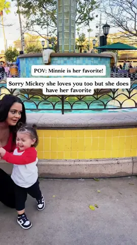 When kids see their favorite character at Disney world😃😃#foryour #kids #kidsoftiktok #funny #disney #disneyland #disneyworld #baby #funnytoddler #funnyvideos #acting #tiktok #usaus