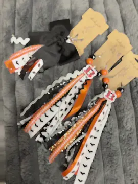 Come help a small business owner reach the right audience for these boot bows and keychains come bring up your boots. They are removable.#SmallBusiness #bootbows #bootfashion #bootbling 