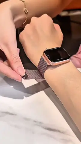 Dây Milanese thép không gỉ – thoáng tay, khóa nam châm tiện, nhiều màu sang. Phù hợp Apple Watch mọi size. Size gợi ý: 38/40/41 cho cổ tay 13–18cm; 42/44/45 cho 15–20cm. #daymilanese #applewatchband #phukienapplewatch #daythep #milaneseloop  