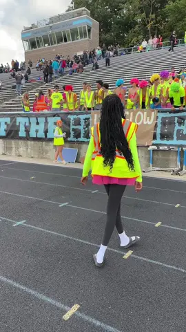 NEON OUT! 🦺#footballtiktok #footballedit #studentsection #dawgs #highschool 