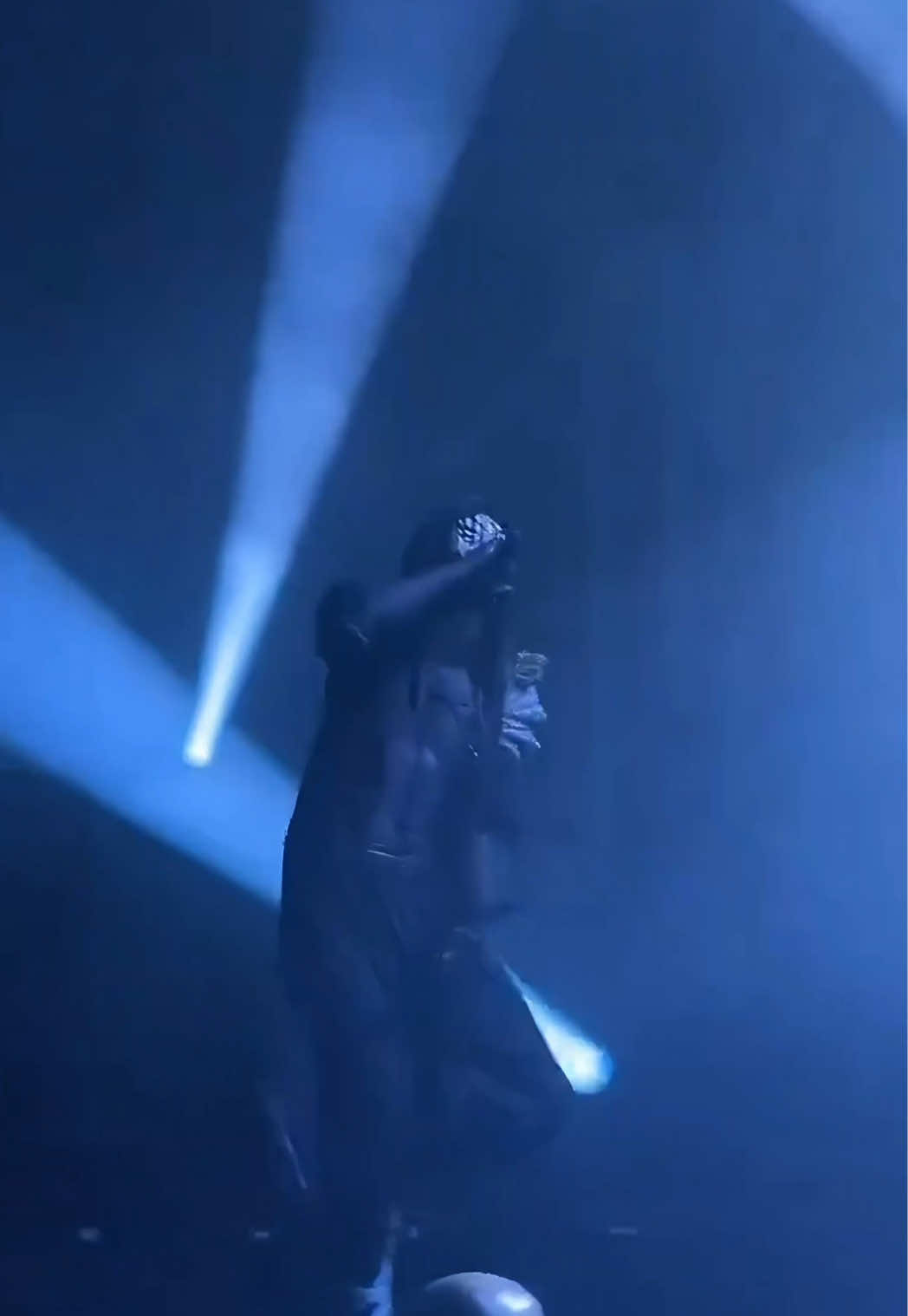 Vessel’s growl rewired my DNA #vessel #sleeptoken #sleeptokenworship #vesseledit #likethat  🎥 Likethatsugar via twt