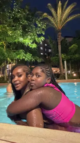 lmaoooo Zaria had 10 smoothies🤣🤣  been to 1 water park & 2 pools💞 she going sleep so good tn🥳 #brownskinmami #tiktokbacktoschool #disneytrip 