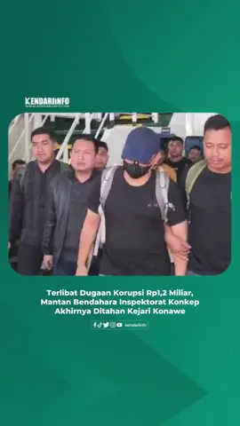 Kejaksaan Negeri (Kejari) Konawe akhirnya menahan Muhammad Aksan, mantan Bendahara Pengeluaran Inspektorat Konawe Kepulauan (Konkep) periode Juli – Desember 2023, Jumat (5/9/2025). Di mana sebelumnya, Kepala Inspektorat periode 2023 hingga April 2025, Muhtaruddin lebih dulu ditahan pada Rabu (3/9). “Aksan ditahan dua hari setelah rekan kerjanya (Muhtaruddin) lebih dulu ditahan,” ujar Kepala Kejari (Kajari) Konawe, Fachrizal melalui Kasi Pidsus Kejari Aswar melalui keterangan resminya, Jumat (5/9). Proses penjemputan Aksan dipimpin langsung oleh Aswar bersama timnya di Langara, Kabupaten Konkep. Aksan lalu dibawa ke pelabuhan dan tiba di Kendari menggunakan kapal feri pada Jumat (5/9) siang. Tiba di Kendari, Aksan langsung dipindahkan ke dalam mobil tahanan Kejati Sultra. Ia kemudian digiring menuju Kejati Sultra untuk proses administrasi, sebelum akhirnya dititipkan di Rumah Tahanan (Rutan) Kendari selama 20 hari ke depan. “Kedua tersangka diduga telah menyelewengkan anggaran untuk kepentingan pribadi,” ujar dia. Modus yang digunakan adalah menggelapkan anggaran belanja barang dan jasa tahun 2023 senilai Rp1.039.549.000, serta honorarium kegiatan sebesar Rp194.008.000. Total kerugian negara dalam kasus ini yakni sebesar Rp1.233.557.000. Atas perbuatannya, kedua tersangka dijerat dengan Pasal 2 ayat (1) Undang-Undang Republik Indonesia Nomor 31 Tahun 1999 tentang Pemberantasan Tindak Pidana Korupsi, yang telah diubah dan ditambah dengan UU RI Nomor 20 Tahun 2001. Pasal ini diperkuat dengan Pasal 18 ayat 1 huruf (b) dan Pasal 55 ayat (1) ke-1 KUHPidana. #kendariinfo #kendari #sulawesitenggara #sultra 