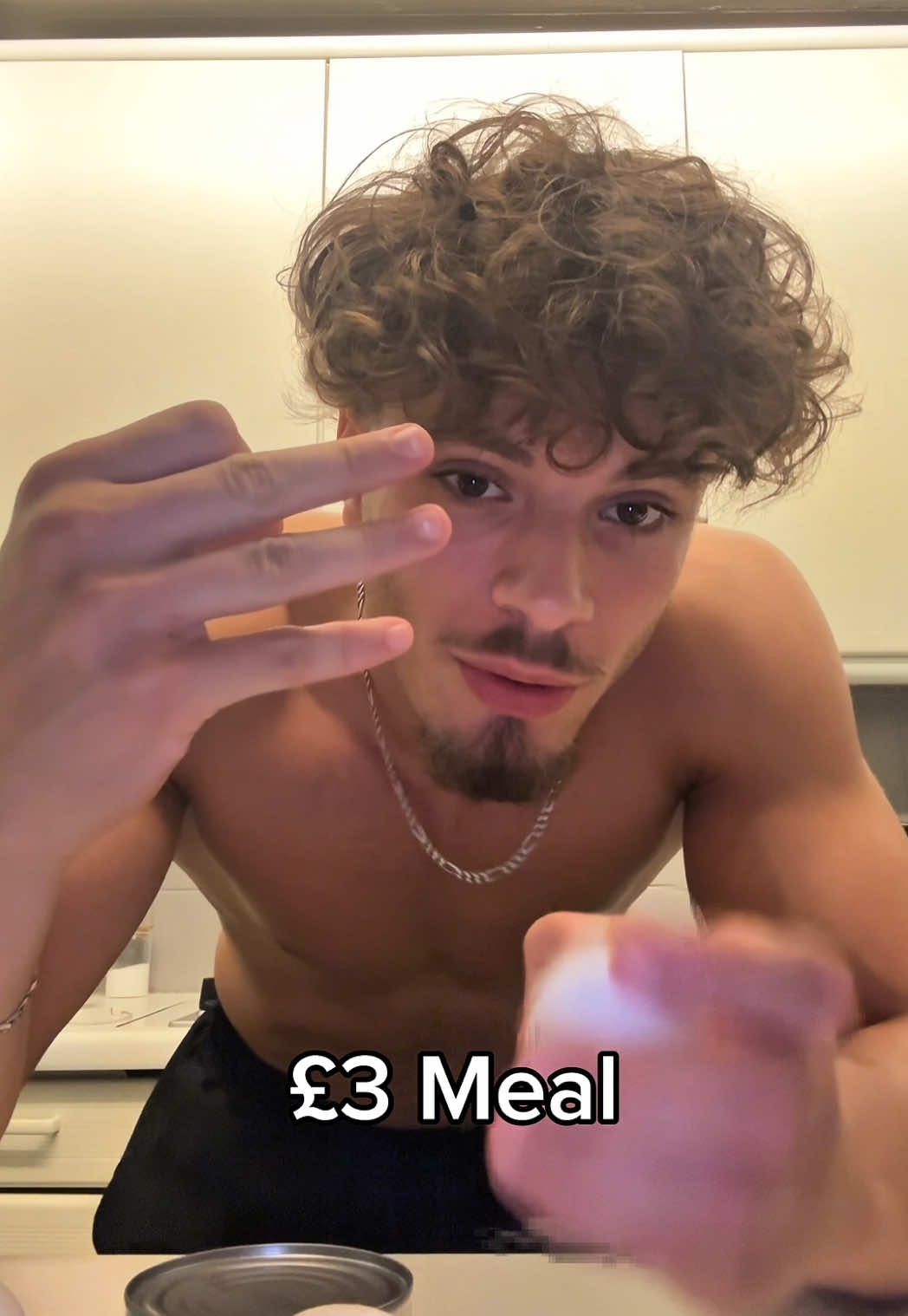 770 calories & 69g of protein “It isn’t easy but is very simple” #FoodTok #gym #uni 