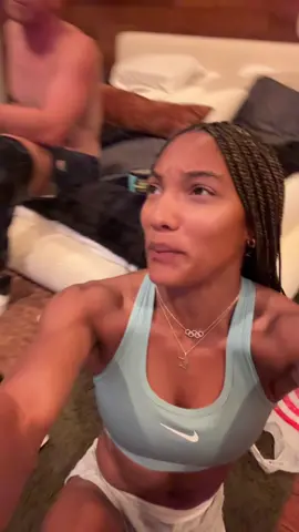 Guys I’m finally packed and our commercial just came onnnn