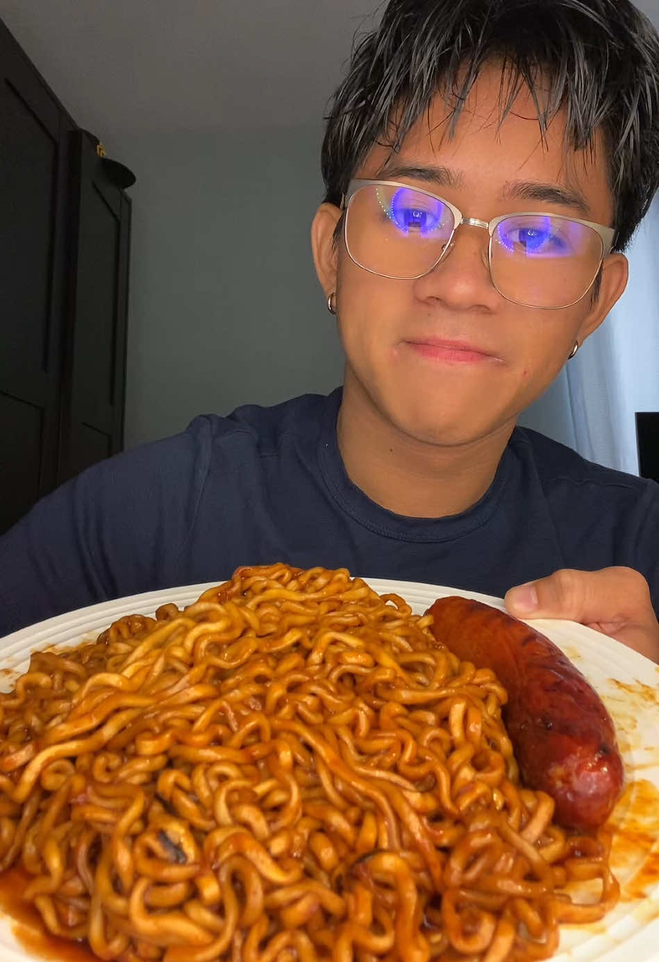 spicy buldak black bean noodles mukbang! low-key didn’t taste the black bean noodles at all but it was still so good #buldakramen #blackbeannoodles #mukbang #asmr  #mukbangeatingshow 
