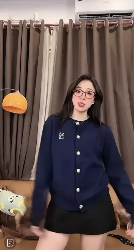 #xuhuongtiktok #macdepmoingay #trend #aolen #aolencardigan 