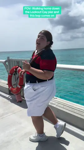 We love a Lookout Cay day. Did you know the pier is long to impact the coral reefs as little as possible? Makes the 10 min walk better when knowing that! #lookoutcay #lookoutcayatlighthousepoint #disney #bahamas 