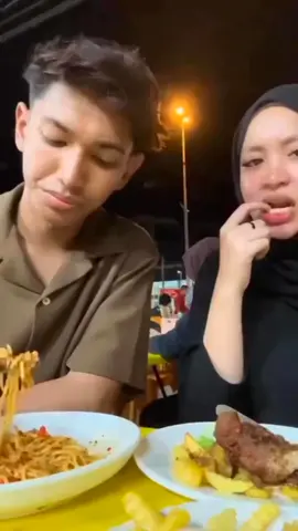 Buat hiburan dulu yaa sekali-kali kawan, Lagi gabut, ehh tiba-tiba lihat orang bucin 🤣 #lucu #ngakakkocak #hiburan #ngelawak 