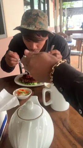 អាចអីហាសុីសិនហើយ😂😂#ស្រលាញ់ការរាប់អាន🔰🚥🚚🔰 