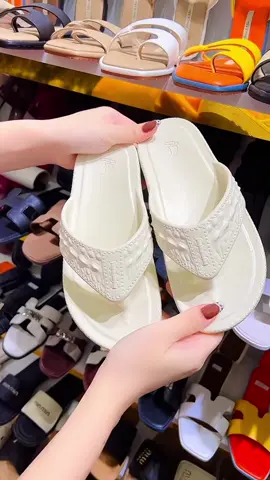 Dép sấu nhưng không xấuu 😆