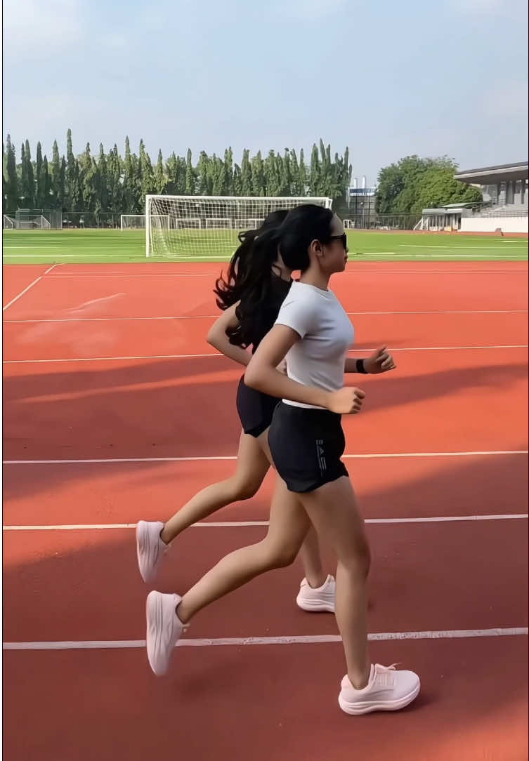 easy run🏃🏼‍♀️ @Kronikel Project  #Running #pelarikonten #run #fypage #olahraga 