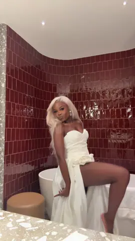 the end of the night ✨⭐️ @ELLE Australia @Meshki @Fenty Beauty @ghd Australia and New Zealand 