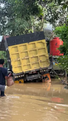 buayaku ke banjiran rek😭