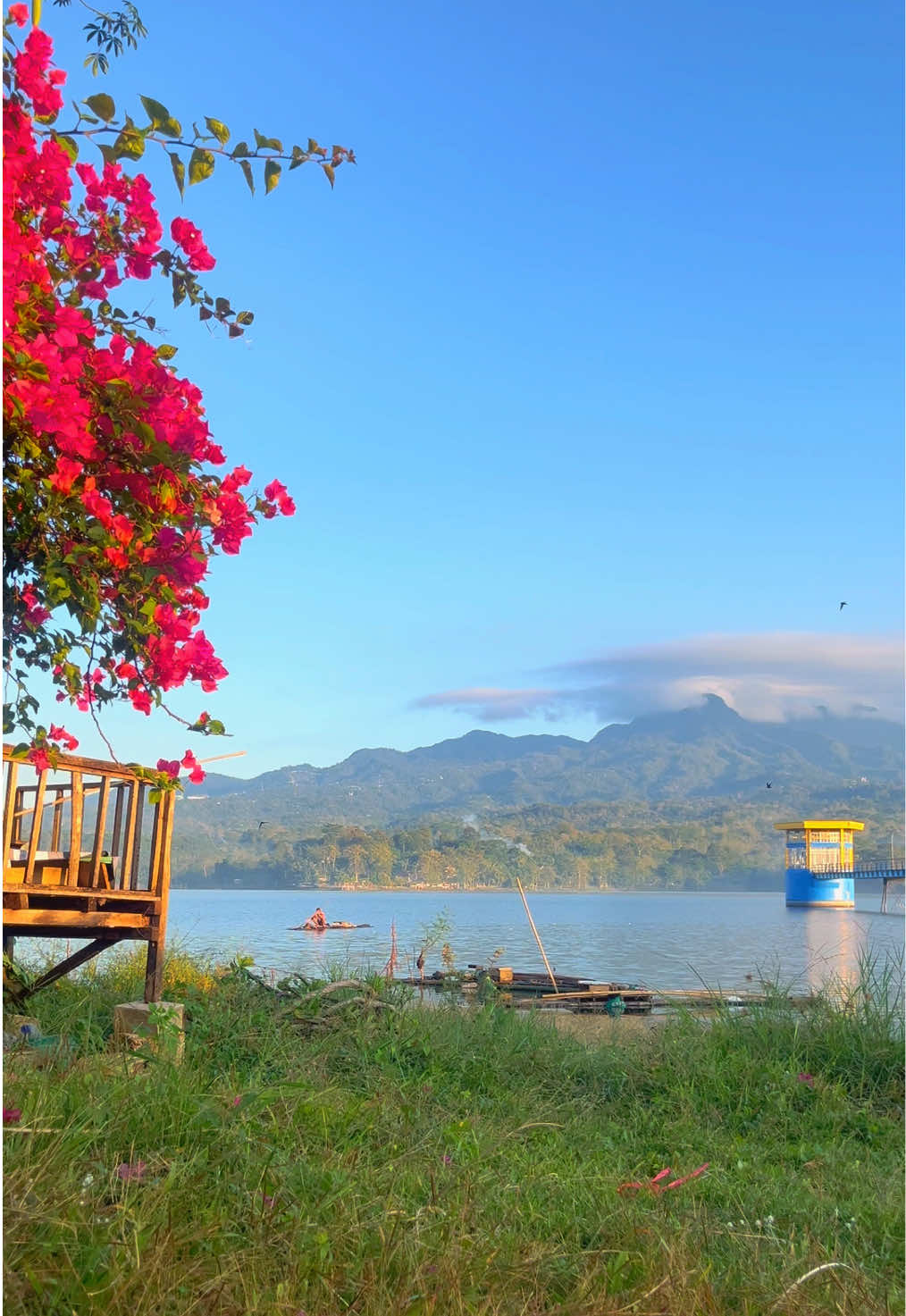 Duduk santai di pinggir waduk gembong emang secandu itu😍 #infopati #wadukgembong #gembong #healing #patihits 