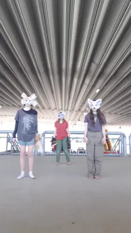 whoop whoop w/ @🫆★‡VENUS‡★🌱 @Th3s1llyCr1tt3r  #trio #dance #therian #public #creekside 