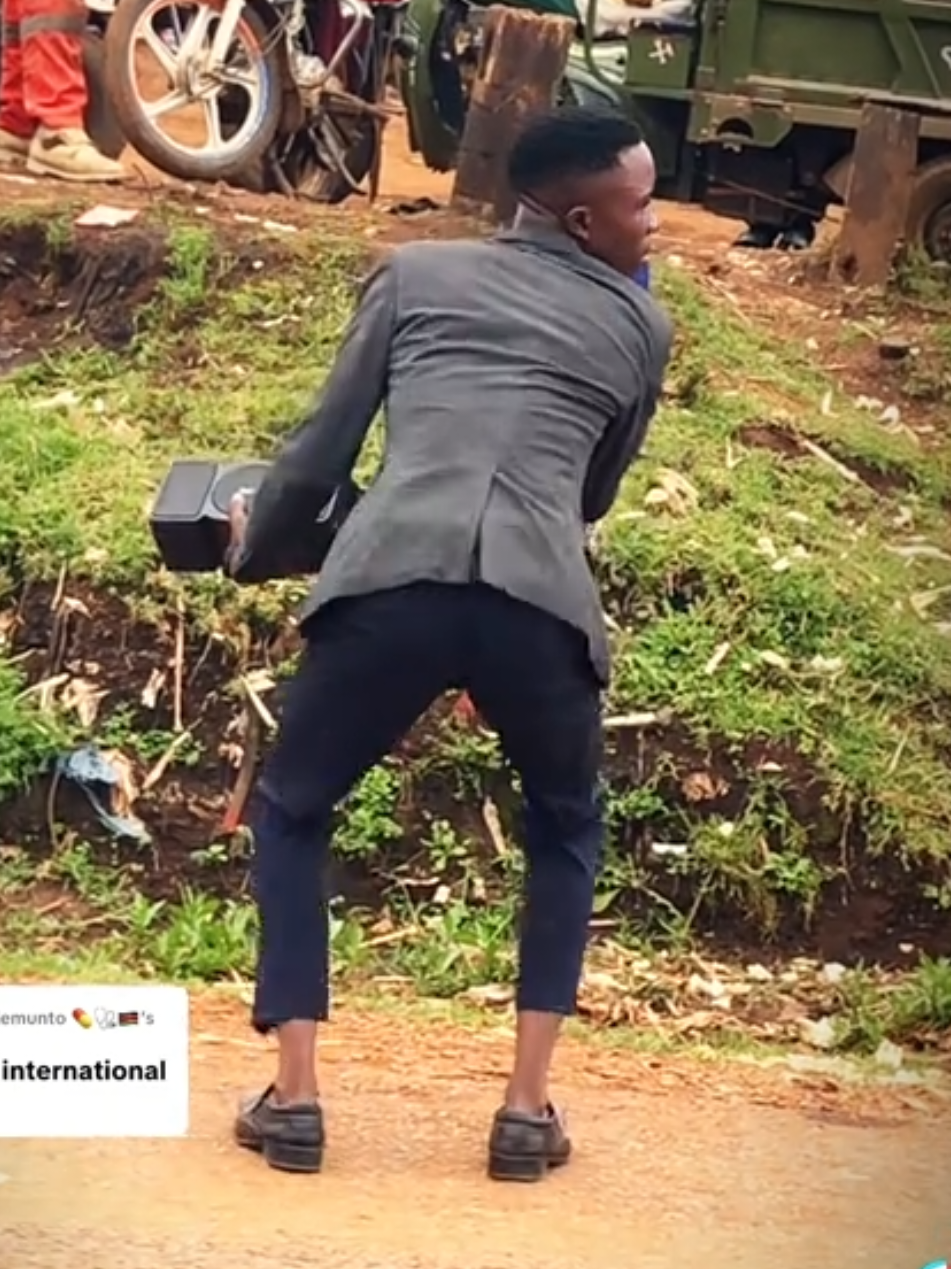Funny Dancer #funnydancer #funnymandancing #africanfunnydancer #africandancer