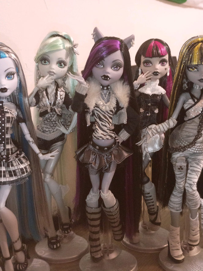 clawdeen was the hardest one but it's all worth it period🥰🤏🤏#straightener #monsterhigh #reeldramamonsterhigh #fyp 