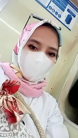 Sendiri menikmati perjalanan  #sefrina75  #sendirian  #kereta 