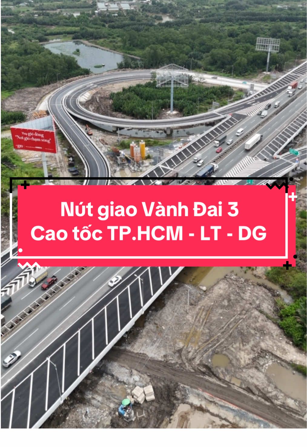 Không khí khẩn trương, tăng tốc xây dựng trải khắp miền Nam. Trên video là nút giao hoành tráng giữa cao tốc TPHCM - Long Thành - Dầu Giây với Vành Đai 3 khi cầu Nhơn Trạch vừa đưa vào khai thác sử dụng vào tháng 8, tăng mạnh kết nối hạ tầng giữa Đồng Nai và TP.HCM. Đồng thời, ngày 19/08, chính phủ đã khởi công dự án nâng quy mô cao tốc TP.HCM - Long Thành - Dầu Giây lên 8-10 làn xe, dự kiến 2 năm nữa sẽ trở thành cao tốc rộng nhất Việt Nam. #caotoclongthanhdaugiay #tphcmlongthanh #caunhontrach #vanhdai3 #cosohatang 