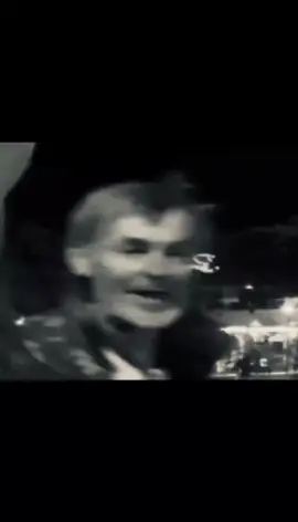 Песня «L’italiano» («Итальянец») Тото Кутуньо была написана в ноябре 1981 года.  radiovan.fm Композиция вошла в альбом «L’italiano» и была записана Тото Кутуньо в 1983 году для участия в 33-м Фестивале итальянской песни в Сан-Ремо.  #лашатемикантаре #итальянец #италия #L 