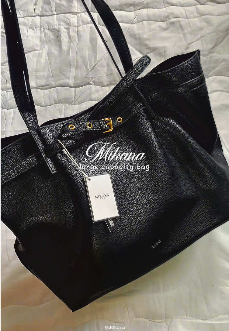 finally found a bag that fits my laptop from @Mikana ♡ #creatorsearchinsights #mikana #largecapacitybag #bag #shoulderbag #fyp #collegebag #trending #mikanabag #mikananamiko 