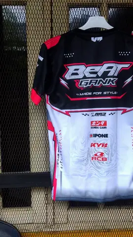 Bro, motor udah keren, masa jersey masih kaos oblong? 😎 Jersey racing full desain – bikin lo makin ganteng di paddock & parkiran! #jerseyracing #jersey #modalkontendoang 