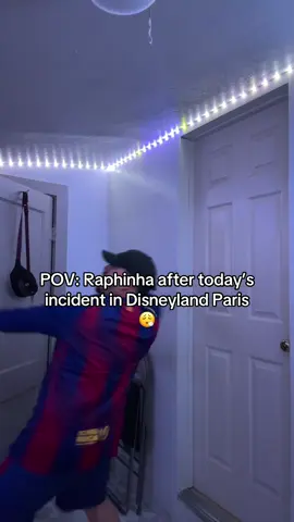 I love Disneyland but y’all need to respect the goat 😤🇧🇷 #raphinha #disneylandparis #fypシ #foryou #fypシ゚viral 