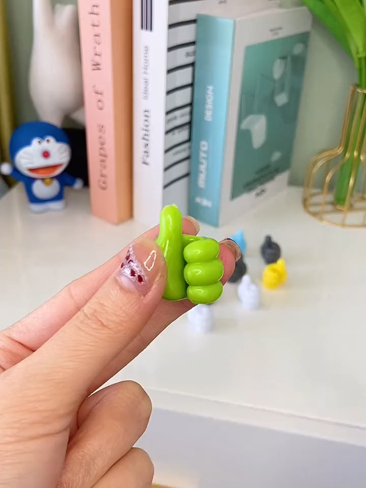 Móc ngón tay cái nhỏ gọn, dễ thương, có thể treo đồ hoặc cố định dây sạc, không cần khoan, không làm hỏng tường! #homegoods