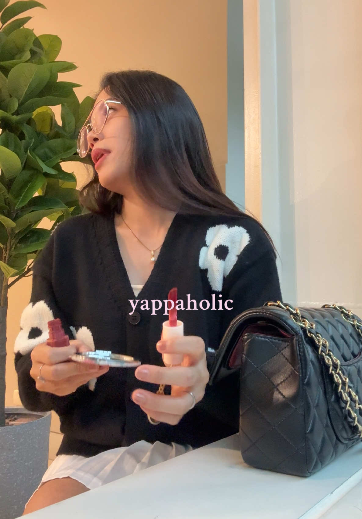 a yapper hahahaha. I am using @Lucky Beauty Inc Vogue Lip Cloud #luckybeauty #luckybeautydreamylipcloud #luckybeautyvogue #fyp 