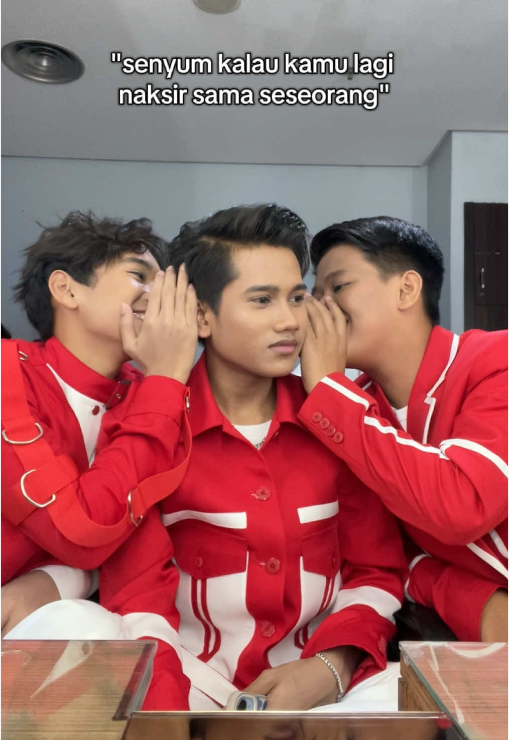 Cieee cieee Vallen senyumannya manis banget😍😍 Kirim ke teman kamu yang lagi naksir seseorang juga guys!  #IndosiarBawaDangdutBerkelasBerkualitas #DAcademy7ndosiar #DAcademylndosia