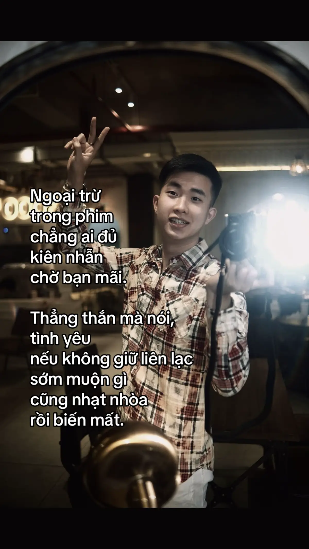 Ngoại trừ trong phim chẳng ai đủ kiên nhẫn chờ bạn mãi. Thẳng thắn mà nói, tình yêu nếu không giữ liên lạc sớm muộn gì cũng nhạt nhòa rồi biến mất.#hoangtuchande #tamtrang #cuocsong #viral #xuhuongtiktok 