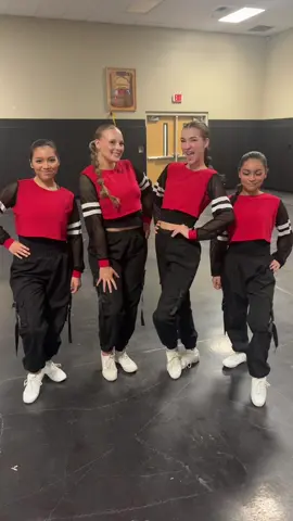 Welcome back con!! ❤️#dancer #highschooldance #dance #competitivedancer #team 