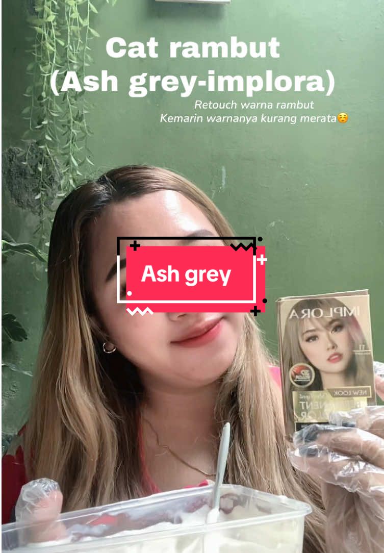 TUNGGU HASILNYA YAA!!!  Retouch lagi karna kemarin warnanya kurang merataaa🤭 #haircolouring #catrambut #catrambutsendiri #ashgrey #warnainrambut 