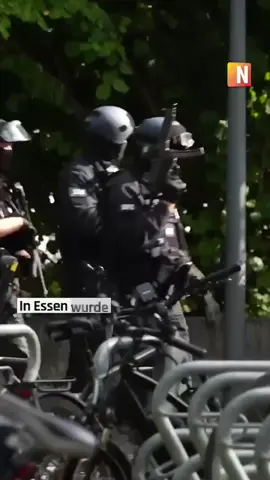 wieder #Gewalt an einer #Schule , wieder ein #messerangriff , wieder versagt der #Rechtsstaat . wie lange sollen wir uns das noch gefallen lassen? habt ihr keine Angst um eure Kinder habt ihr keine #Angst um euer Leben?