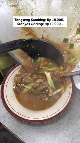 MURAAH BANGEET NGLAWUHI !! Beli tongseng 1 bisa buat berdua hehehe super irit parkir e gratis!! Tur iki masakanne ENAK TENAN gaiss, ra mambu prengus, yuk gas!! __ 🏡 TONGSENG DAN GULAI CATURAN (@tongsengdangulaicaturan ) 📍 Jl. Tempel-Seyegan, Jlegingan, Margorejo, Kec. Tempel, Kabupaten Sleman, Daerah Istimewa Yogyakarta (400 meter selatan Bangjo Tempel) __ #kulinerjogja #kulinerjogya #tongsengkambing #satekambing #gulaikambing 