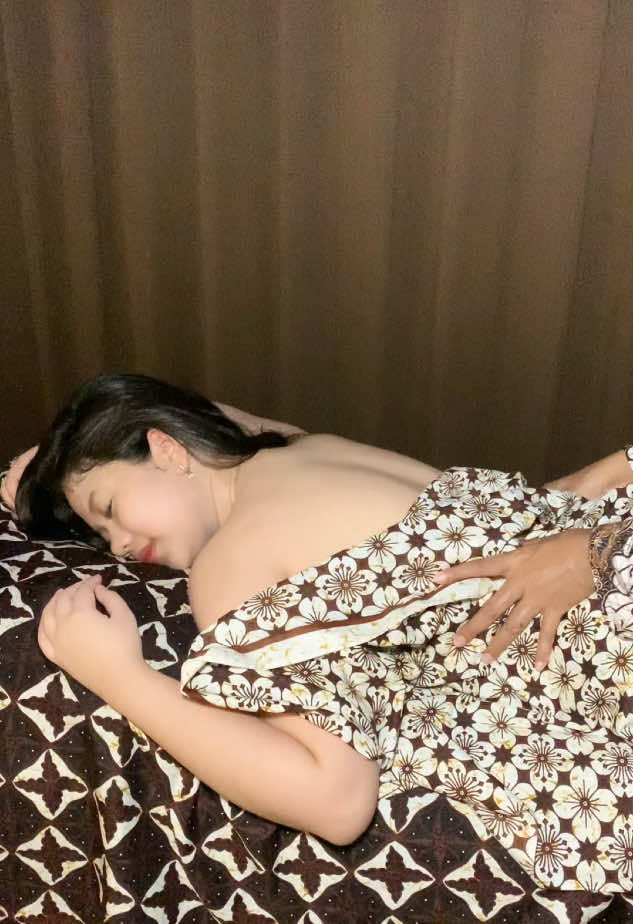 kalau ada body care seenak ini, ngapain jauh-jauh? 😍 salon lesti emang tempat paling pas buat healing tipis tipis ✨ #massage #sauna #creambath #salonlestinatasik #rilex @Lestina Salon 