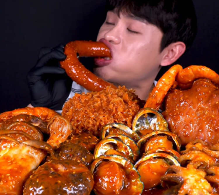 Spicy Seafood With Spicy Mushrooms MukBang! #asmr #food #FoodLover #koreanfood 